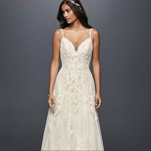 David’s Bridal Scalloped A-Line Wedding Dress